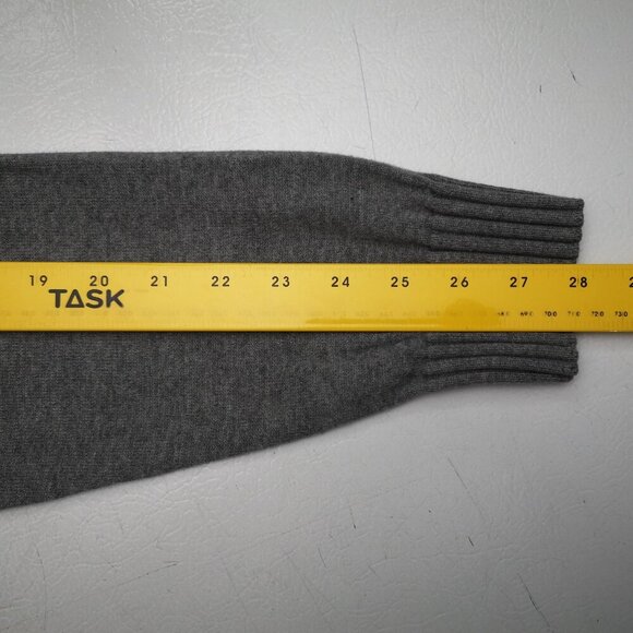 RW&CO. Men's Size Large Grey V-neck with Buttons Straight Fit Sweater - Picture 8 of 9